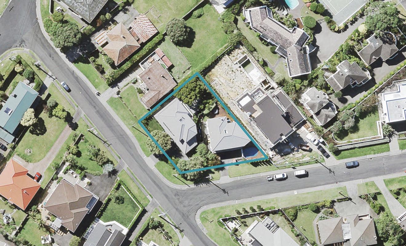 1/2 Falmouth Street, Murrays Bay, Auckland - Carousel 1
