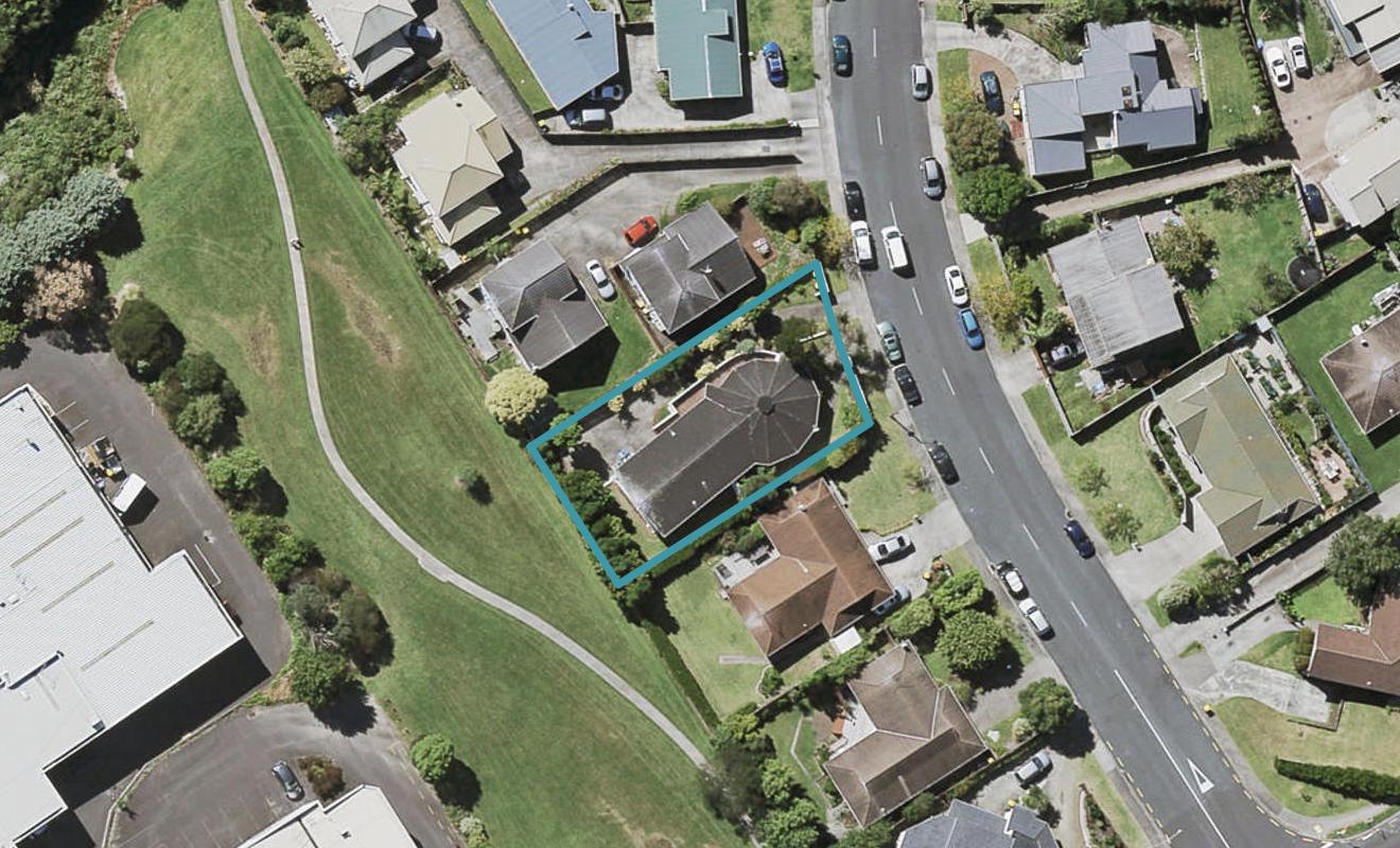 8 Centorian Drive, Windsor Park, Auckland - Carousel 1