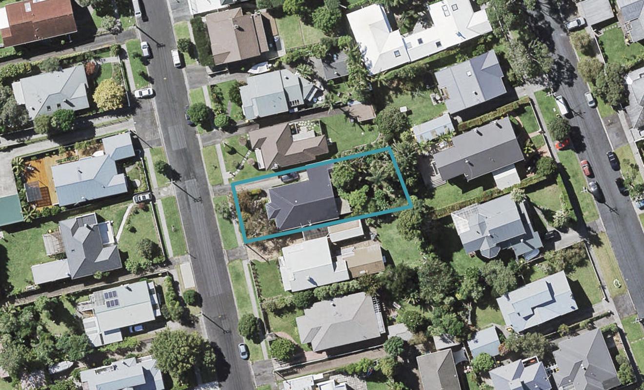 16 Wicklow Road, Narrow Neck, Auckland - Carousel 1