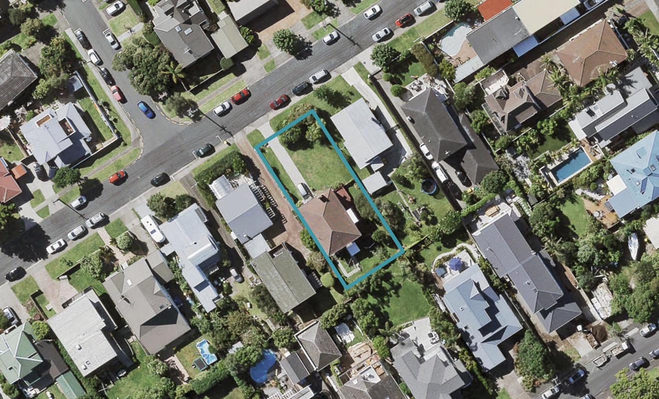13 Rewiti Avenue, Takapuna, Auckland - Carousel 1