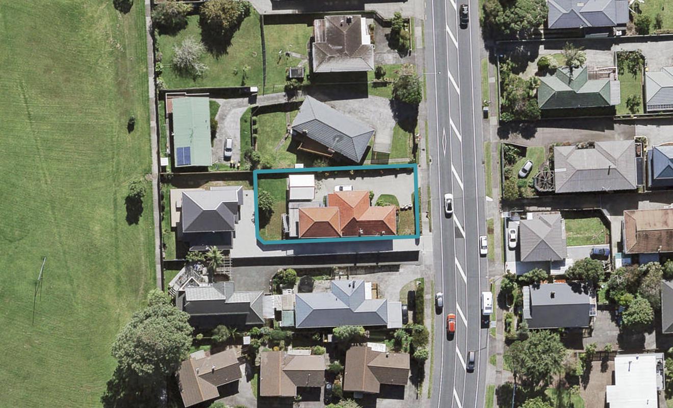 244 Te Atatu Road, Te Atatu South, Auckland - Carousel 1