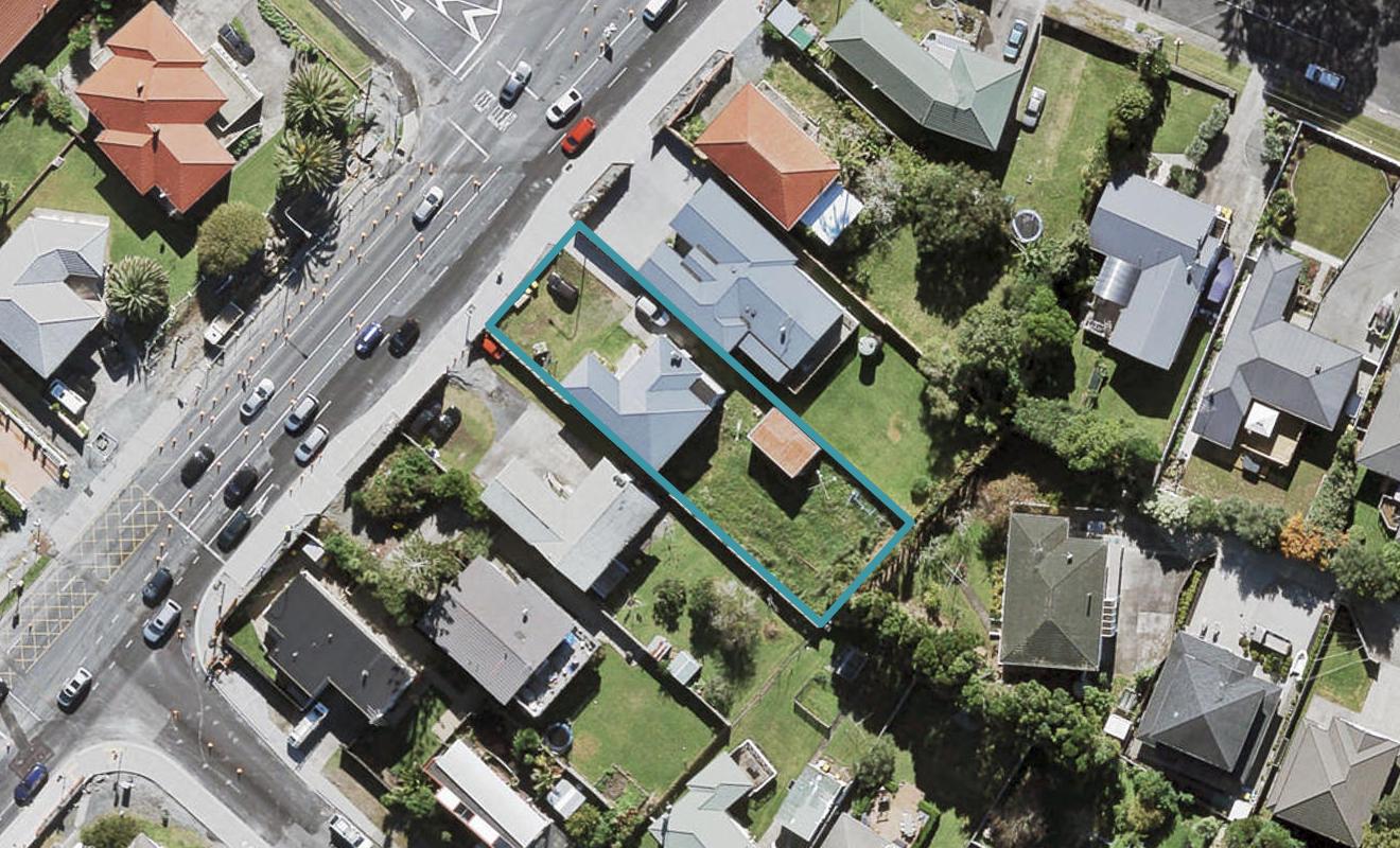 309 Te Atatu Road, Te Atatu South, Auckland - Carousel 1