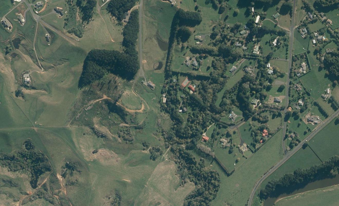 42 Willowcreek Lane, WHATAWHATA, HAMILTON - Carousel 1