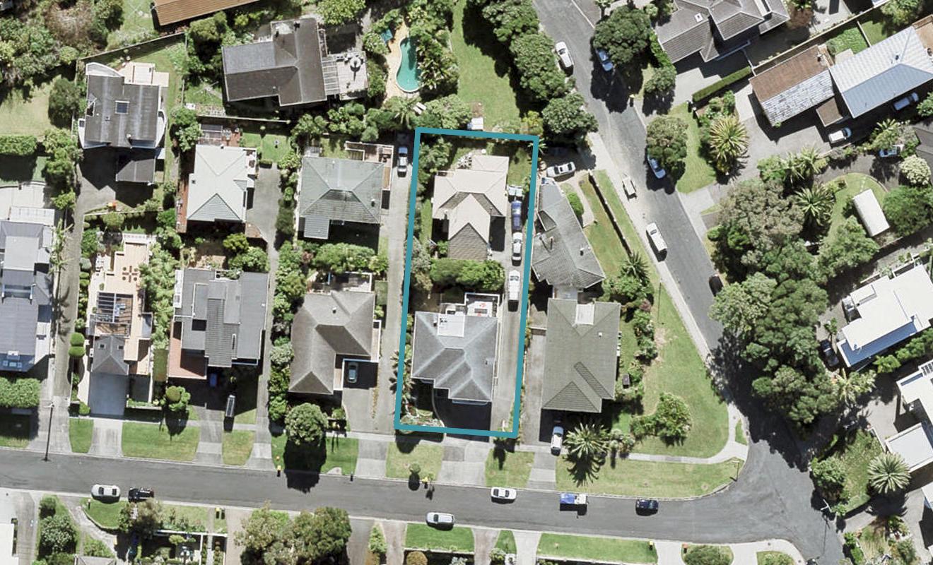 2/12 Clifton Road, Waiake, North Shore City - Carousel 1