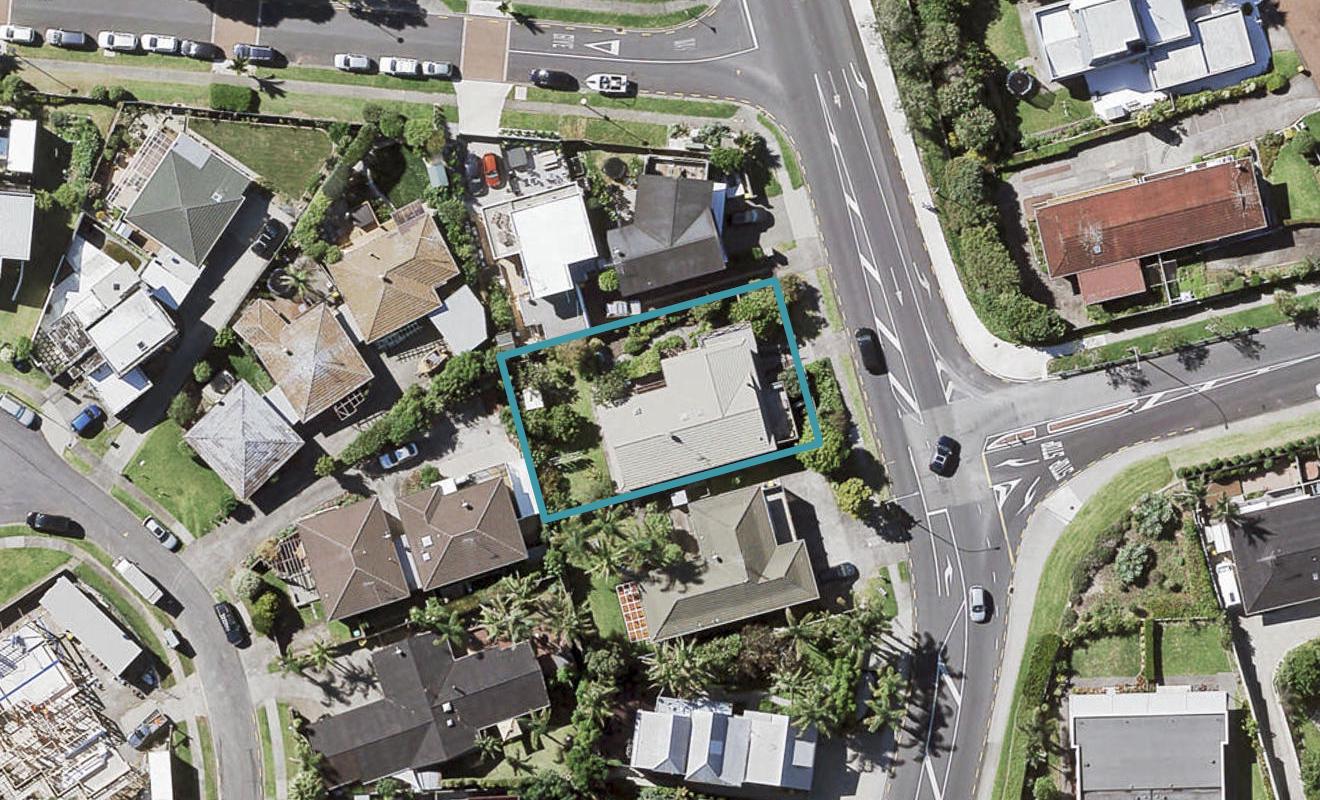 13 Pigeon Mountain Road, Half Moon Bay, Auckland - Carousel 1