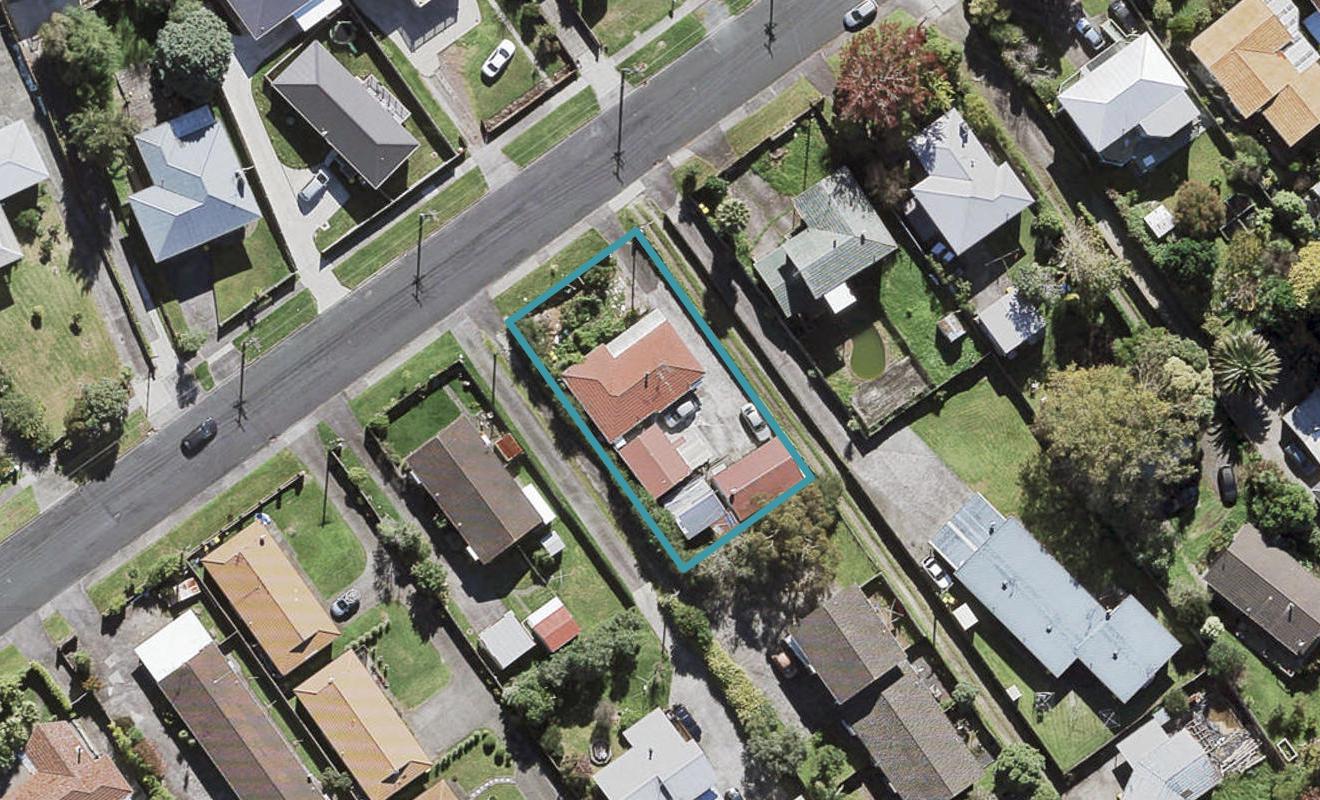 23 Roberts Road, Te Atatu South, Auckland - Carousel 1