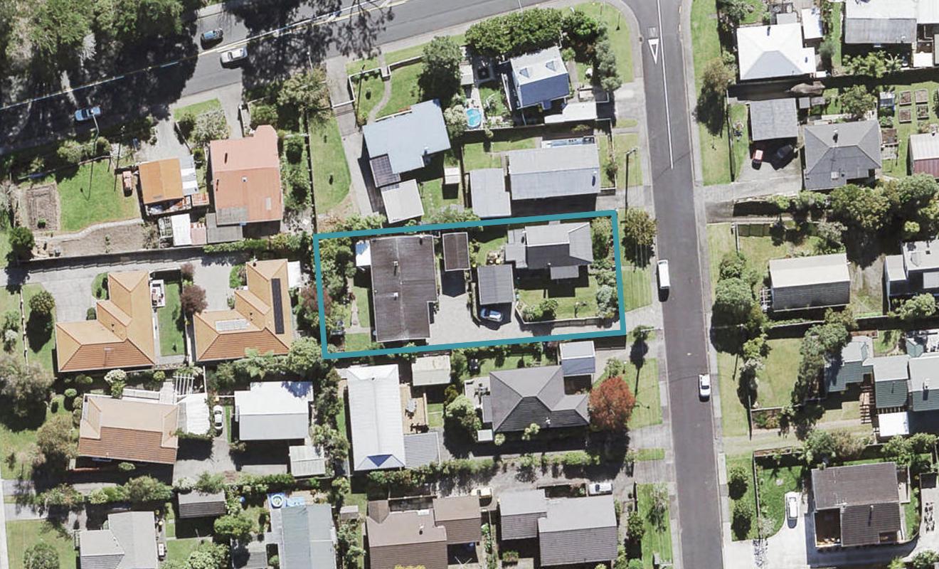 3 Harrybrook Road, Green Bay, Auckland - Carousel 1