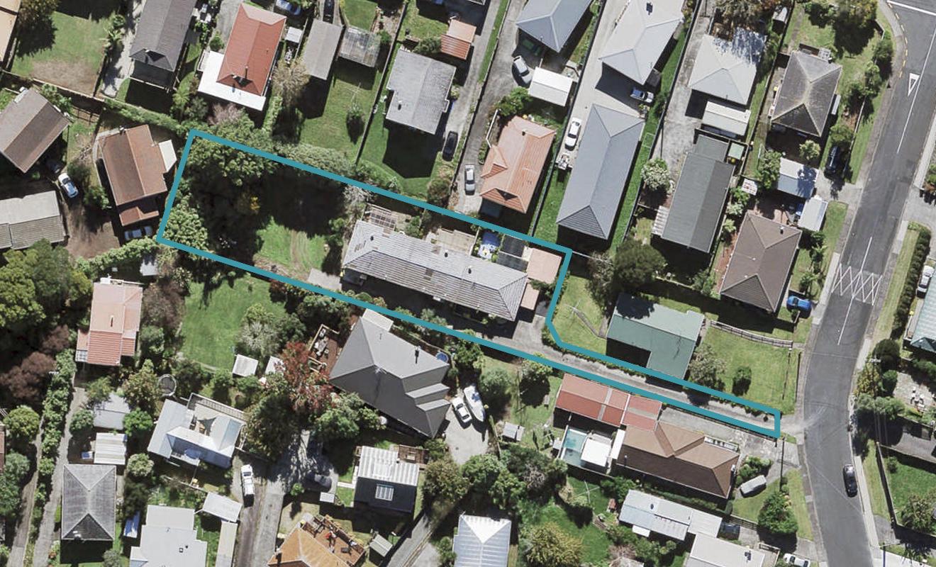 3/3A Kirrie Avenue, Te Atatu South, Auckland - Carousel 1