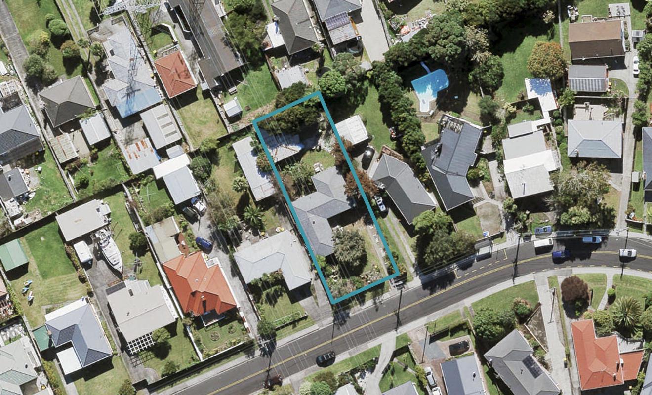 12 Royal View Road, Te Atatu South, Auckland - Carousel 1