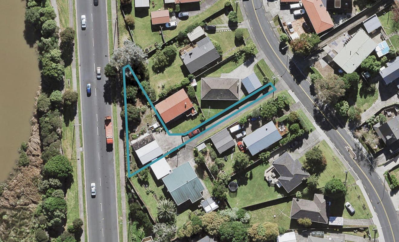 111 Vodanovich Road, Te Atatū South, Auckland - Carousel 1