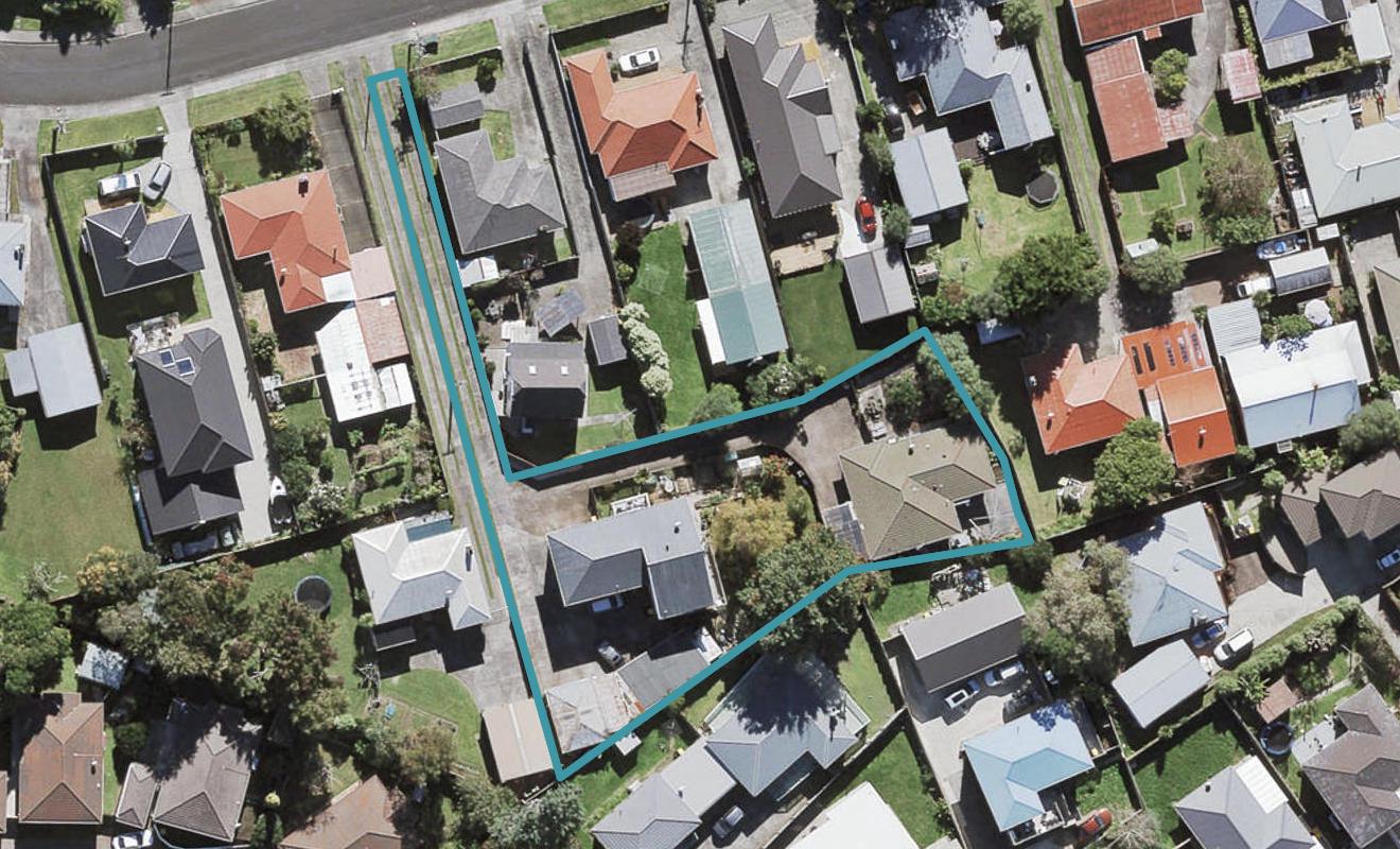 1/9 Coniston Avenue, Te Atatu South, Auckland - Carousel 1