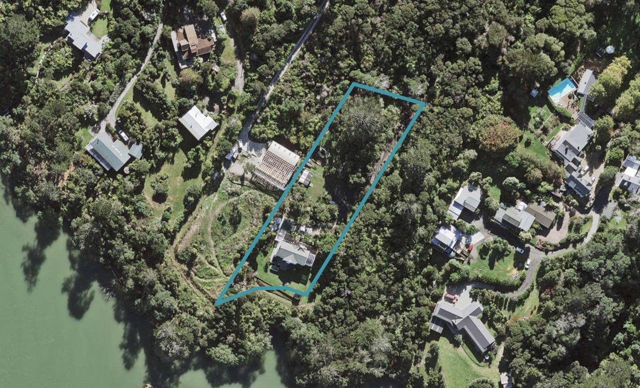 7 Chatham Avenue, Paremoremo, Auckland - Carousel 1