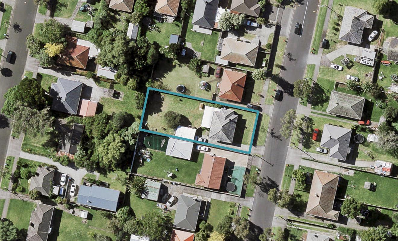33 Tamatea Avenue, Point England, Auckland - Carousel 1