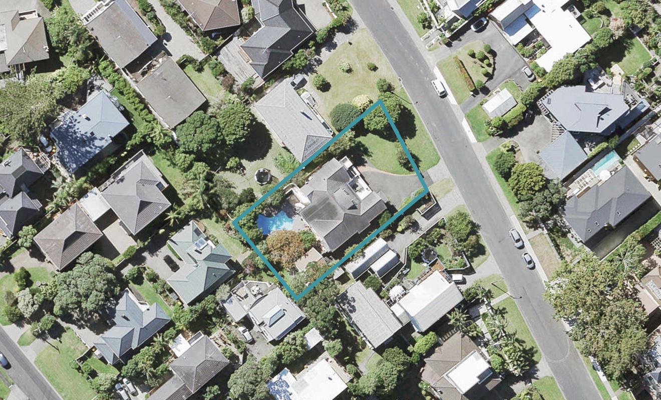 6 Bournemouth Terrace, Murrays Bay, Auckland - Carousel 1