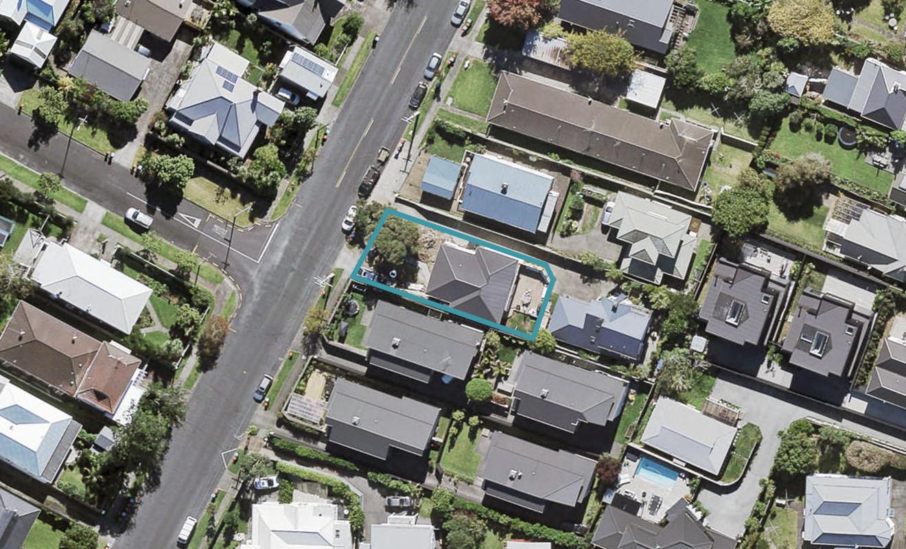 9 Mountain View Road, Morningside, Auckland - Carousel 1