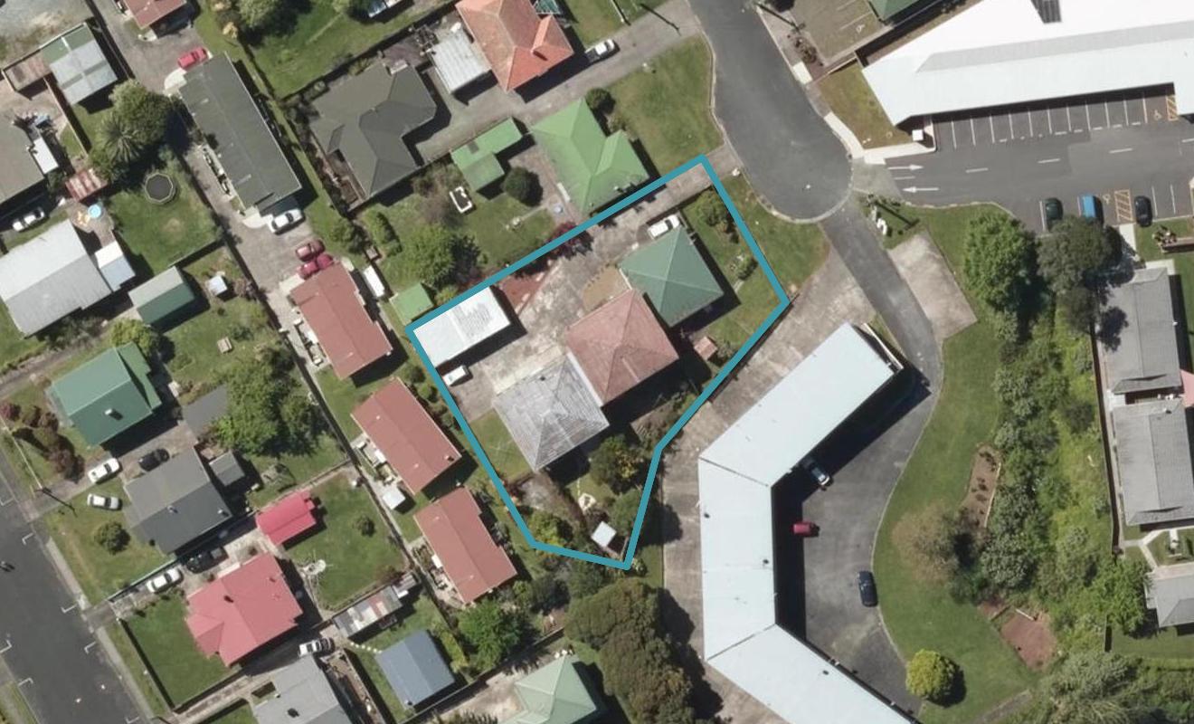 2/8 Cooke Street, Avenues, Whangarei - Carousel 1