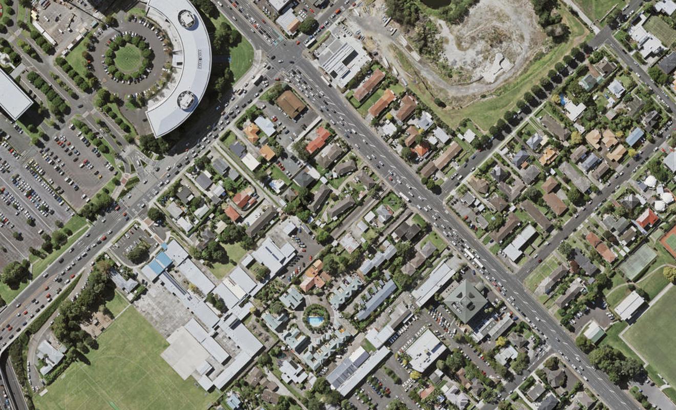 1/0 Taharoto Road, Takapuna, Auckland - Carousel 1