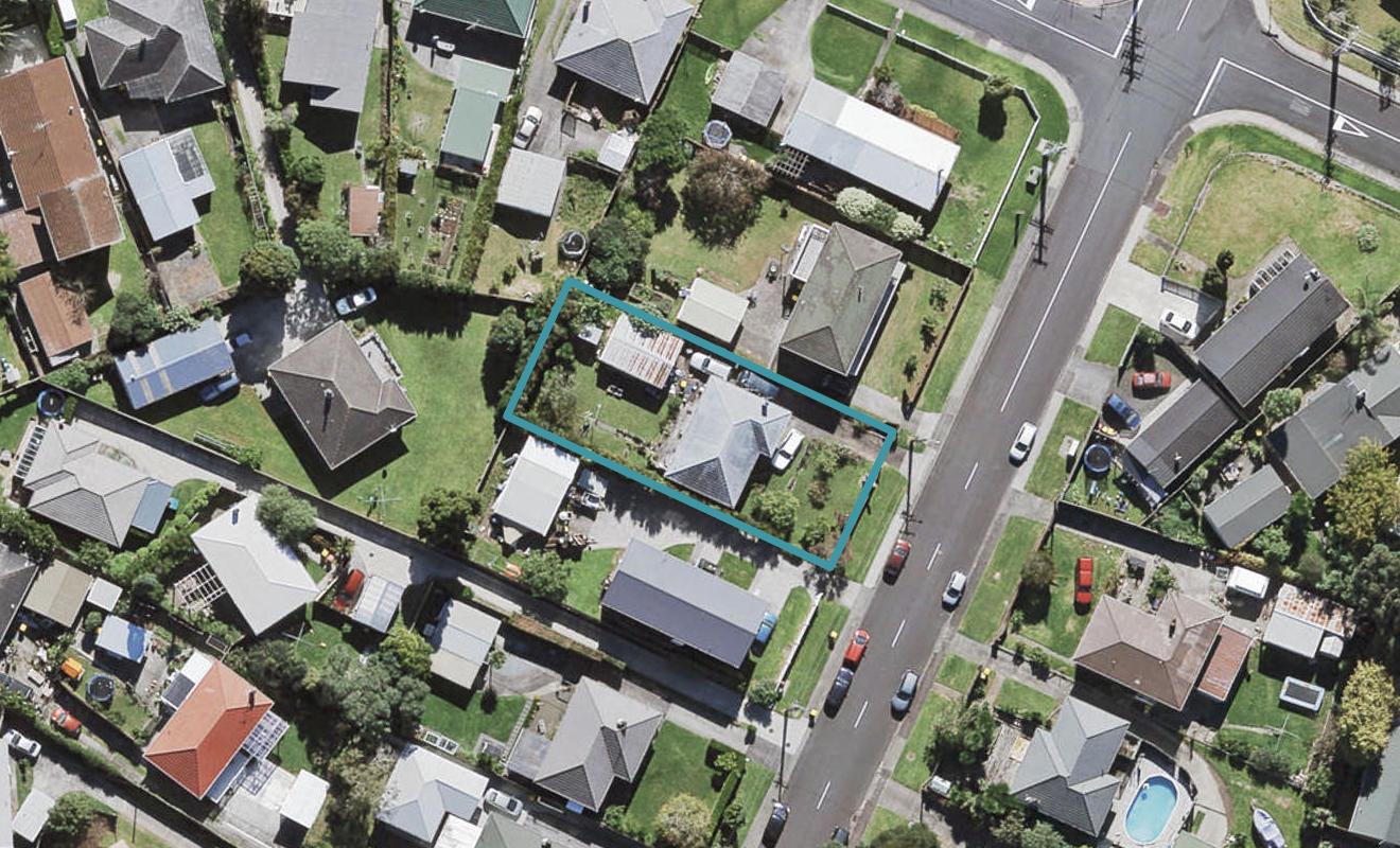 100 Tirimoana Road, Te Atatu South, Auckland - Carousel 1