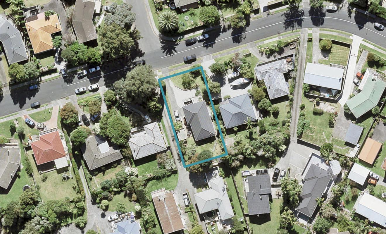 13 Weatherly Road, Torbay, Auckland - Carousel 1