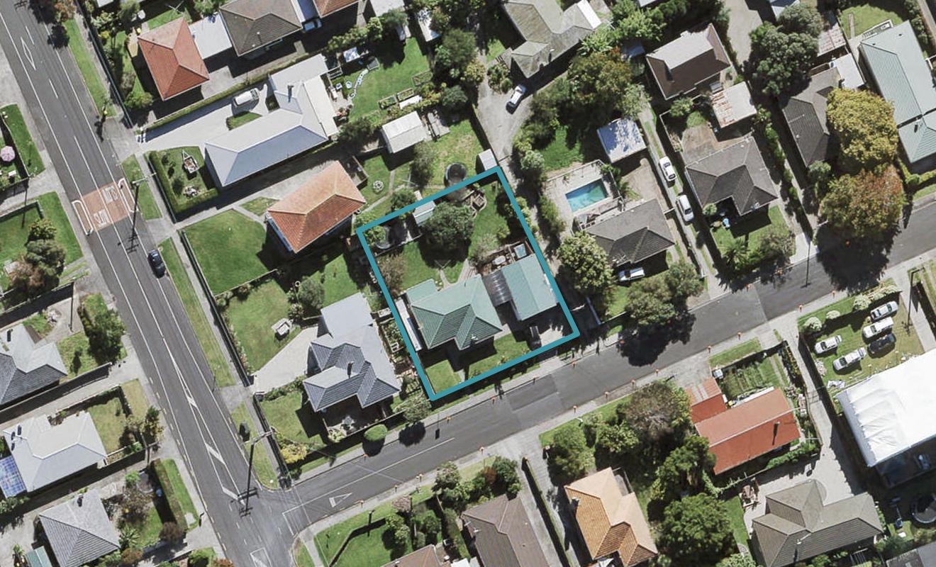 2 Grainger Road, Te Atatu South, Auckland - Carousel 1