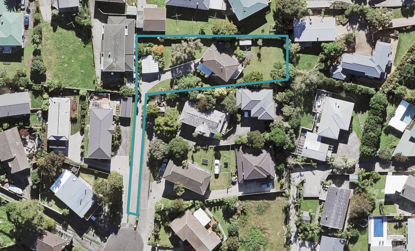 14 Halcombe Place, Green Bay, Auckland - Carousel 1