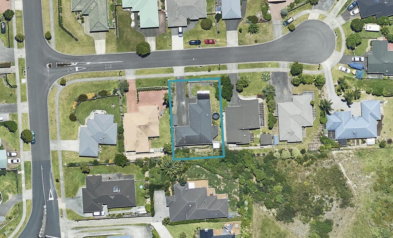 8 Peregrine Place, Welcome Bay, Tauranga - Carousel 1