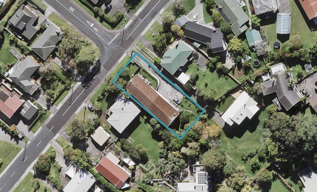 1/77 Tiroroa Avenue, Te Atatu South, Auckland - Carousel 1
