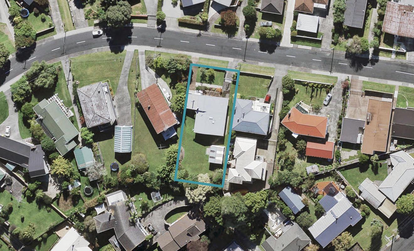 91 Tiroroa Avenue, Te Atatu South, Auckland - Carousel 1