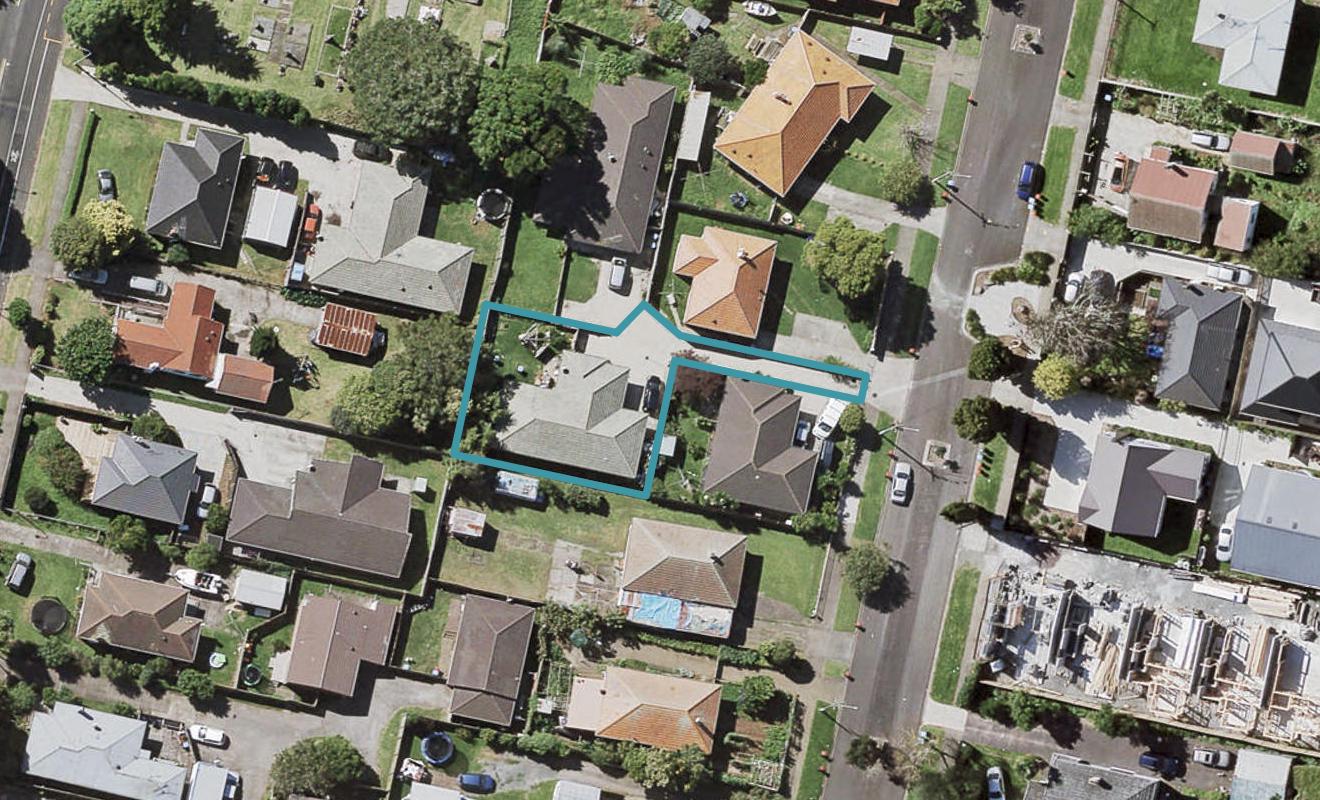 11B Ropata Avenue, Point England, Auckland - Carousel 1