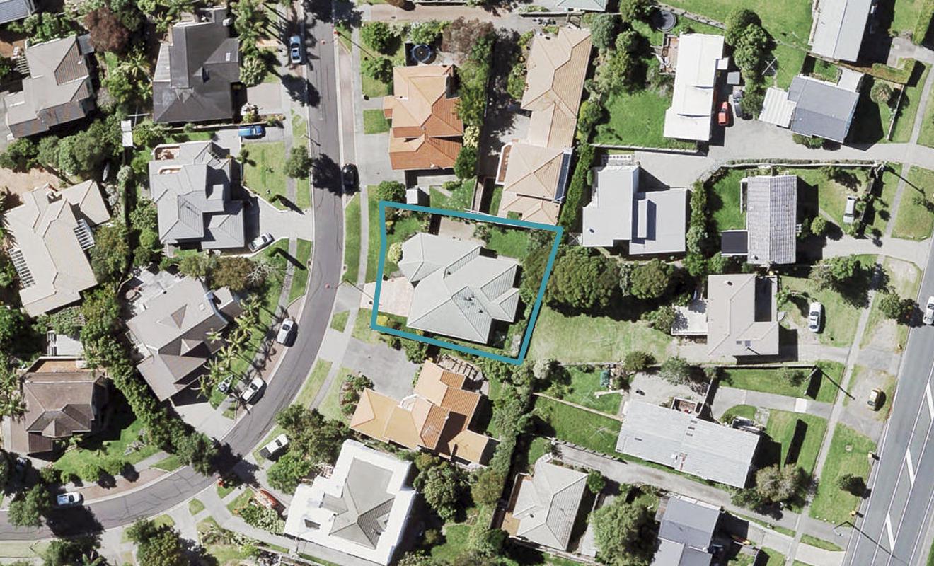 12 Margaret Henry Crescent, Oteha, Auckland - Carousel 1