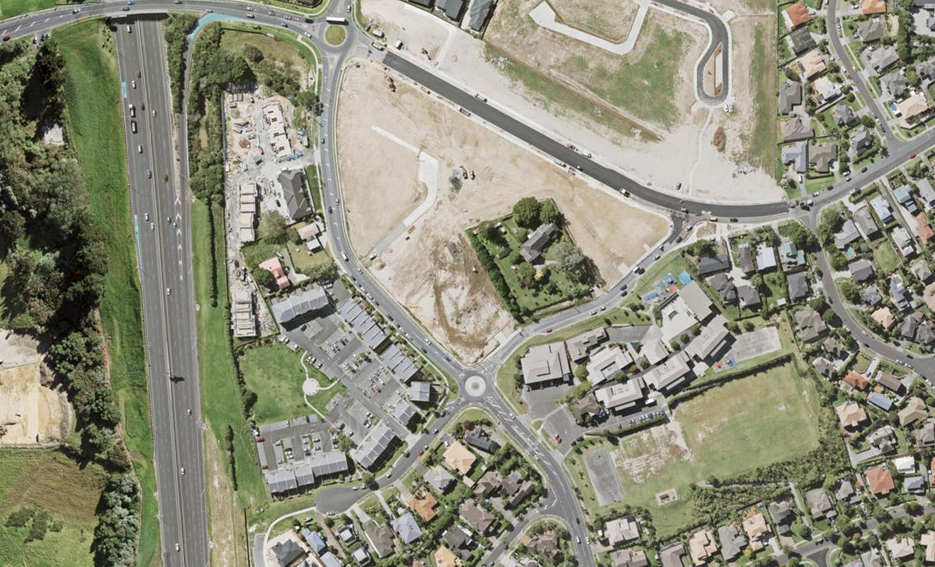3/55 Spencer Road, Oteha, Auckland - Carousel 1