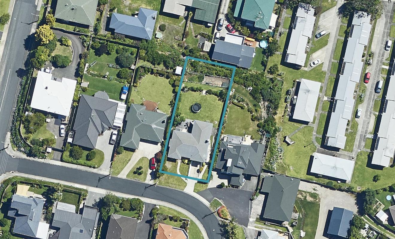 8 Pine Avenue, Otumoetai, Tauranga - Carousel 1