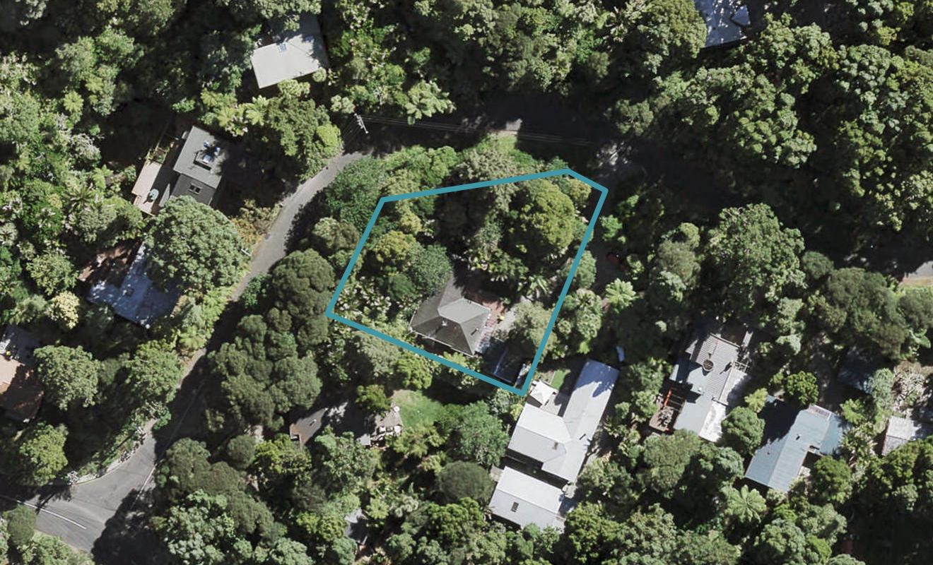 16 Taraire Road, Titirangi, Auckland - Carousel 1