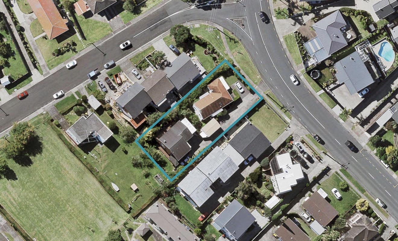 1/106 East Coast Road, Forrest Hill, Auckland - Carousel 1