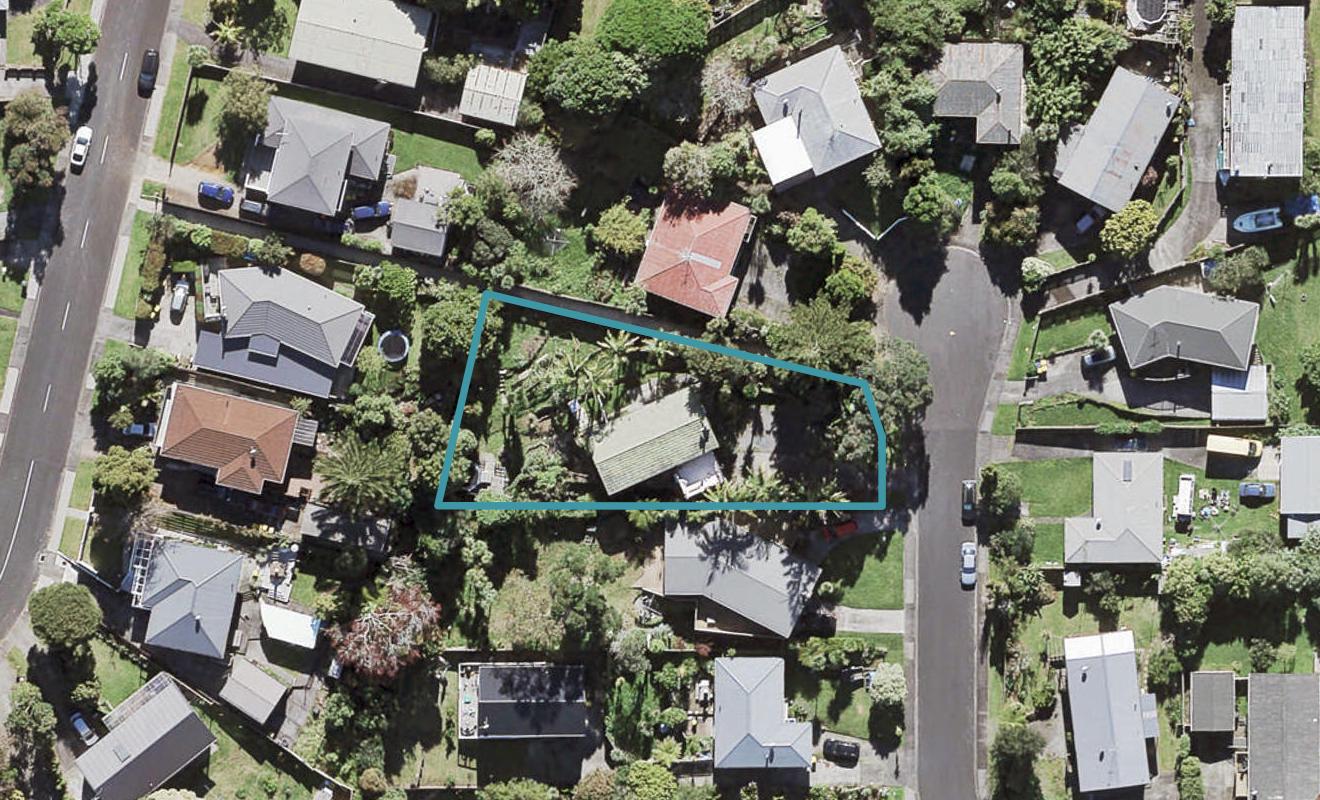 20 Thuja Street, Green Bay, Auckland - Carousel 1