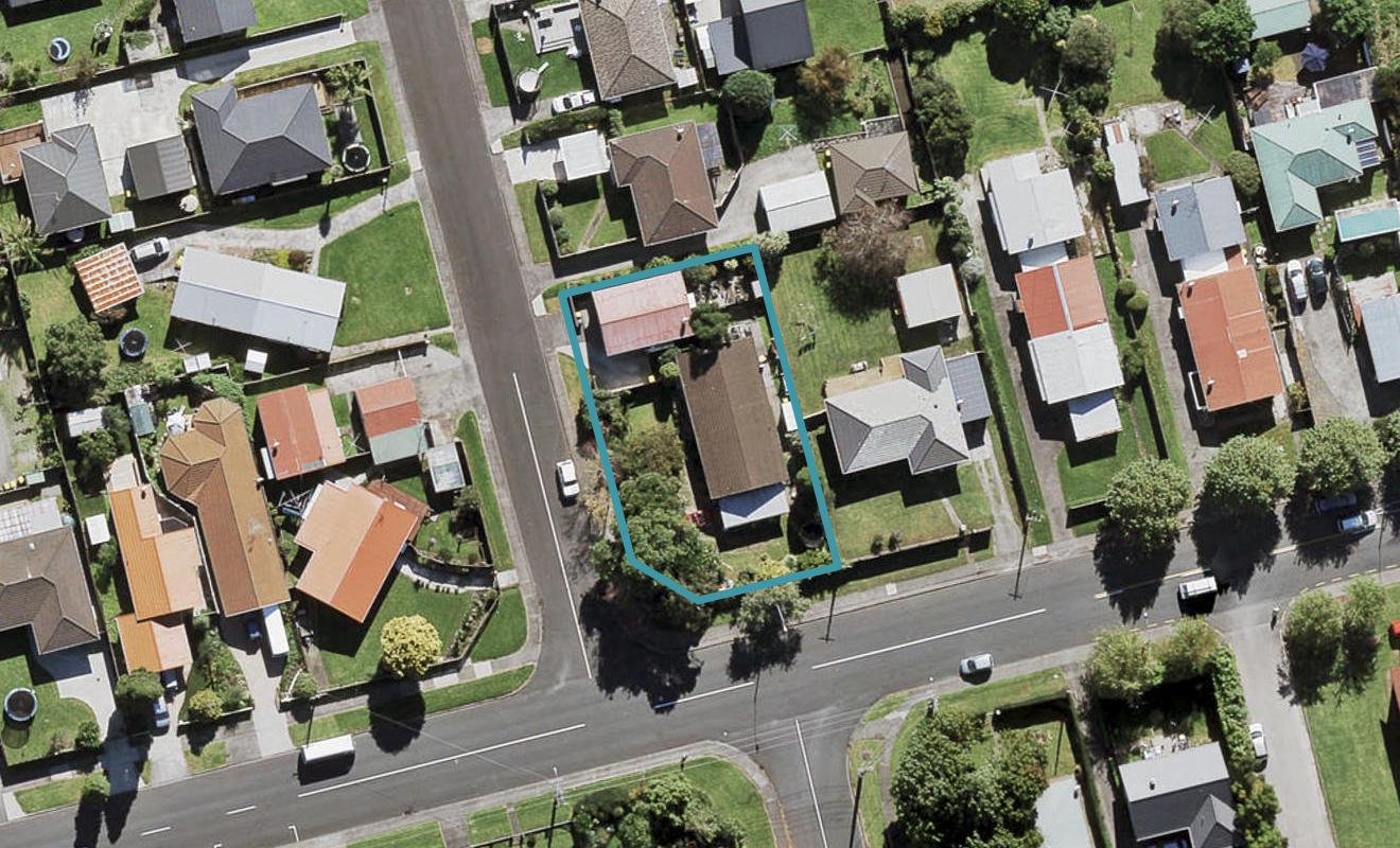 9 Taikata Road, Te Atatu Peninsula, Auckland - Carousel 1