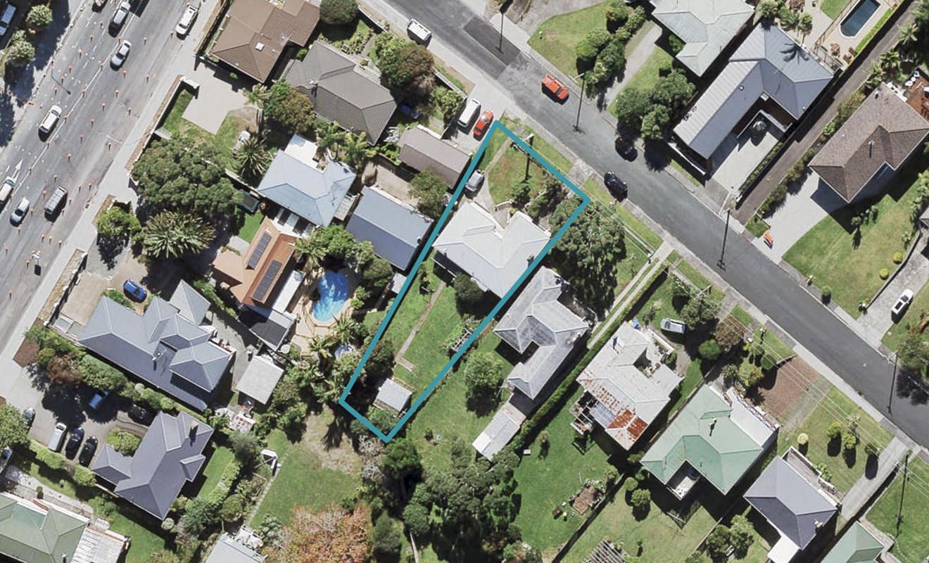 1 Jaemont Avenue, Te Atatu South, Auckland - Carousel 1