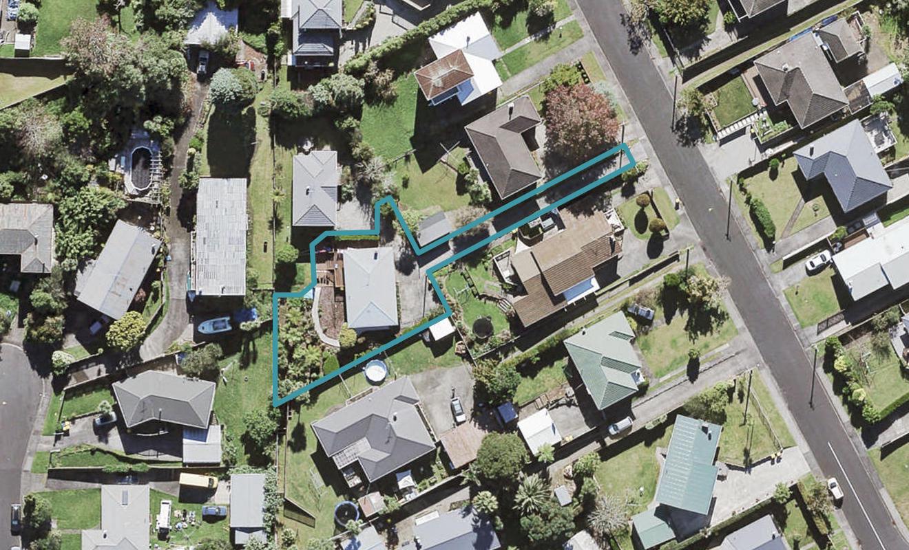 14 Tauhara Street, Green Bay, Auckland - Carousel 1