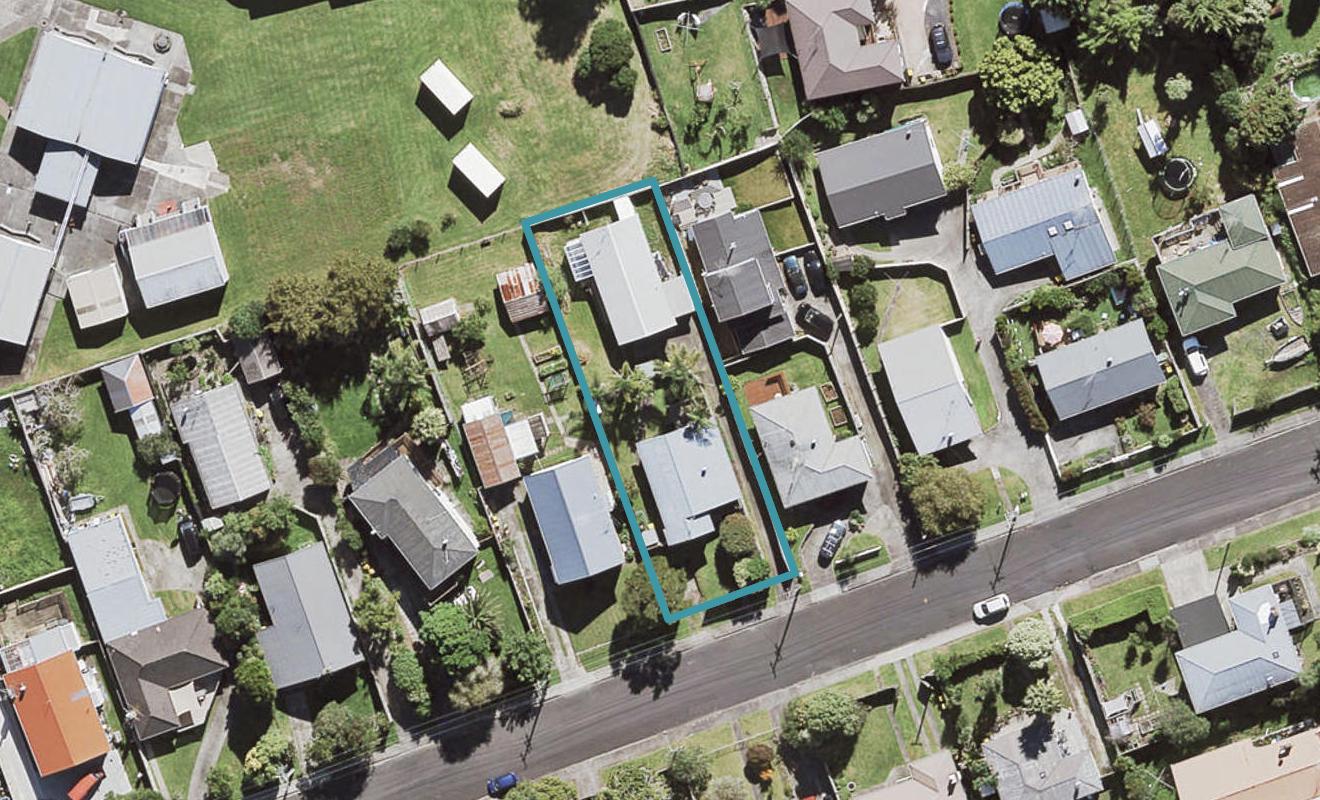 2/21 Levesque Street, Birkdale, Auckland - Carousel 1