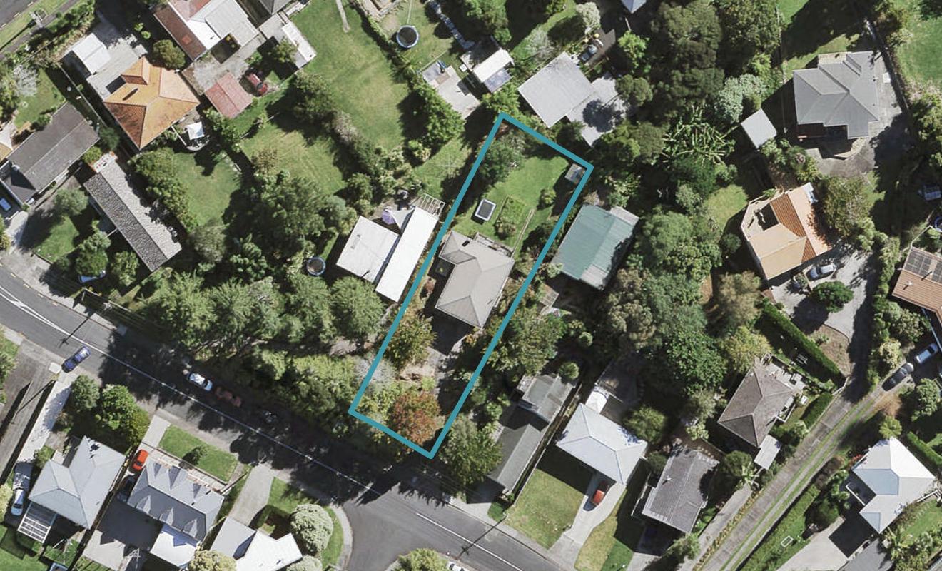 6 Derwent Crescent, Titirangi, Auckland - Carousel 1
