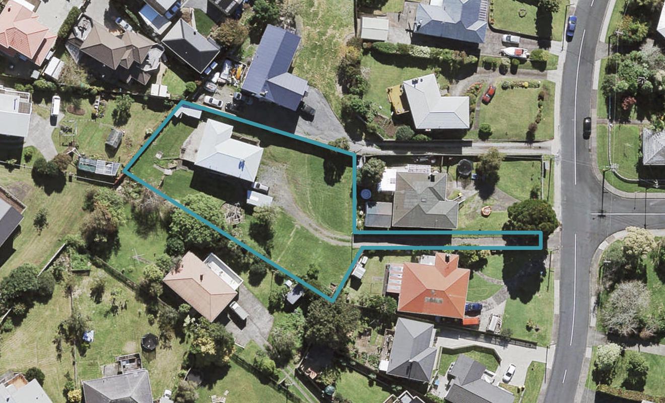 34 Tiroroa Avenue, Te Atatu South, Auckland - Carousel 1