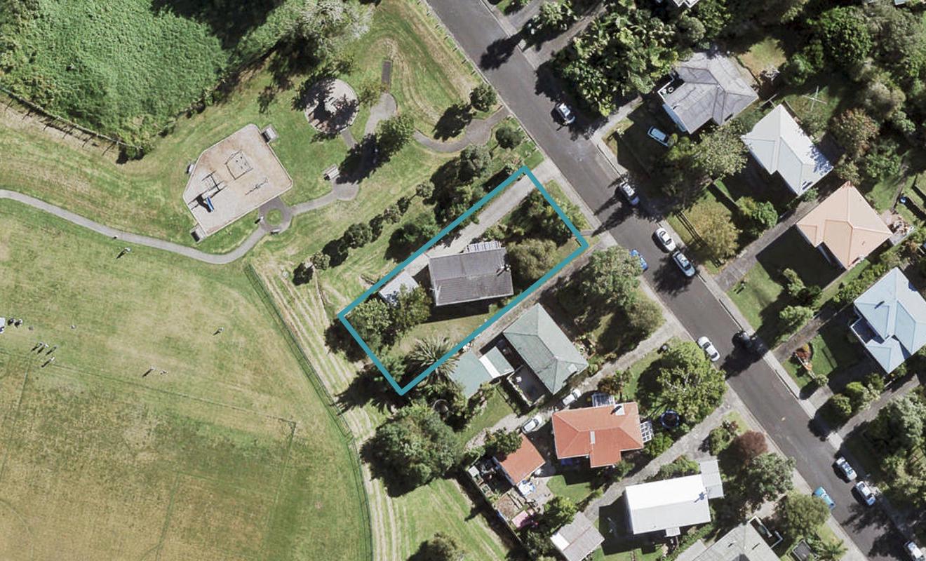 15 Ragley Street, Titirangi, Auckland - Carousel 1