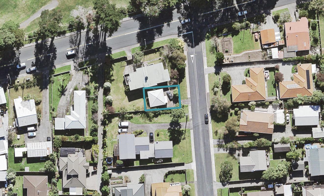 1B Cleve Road, Green Bay, Auckland - Carousel 1