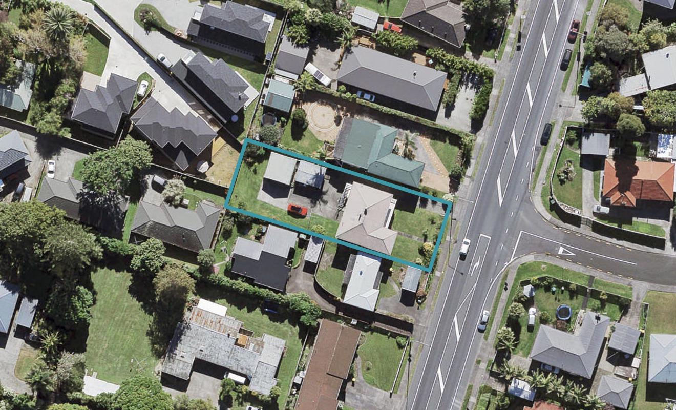 182 Te Atatu Road, Te Atatu South, Auckland - Carousel 1