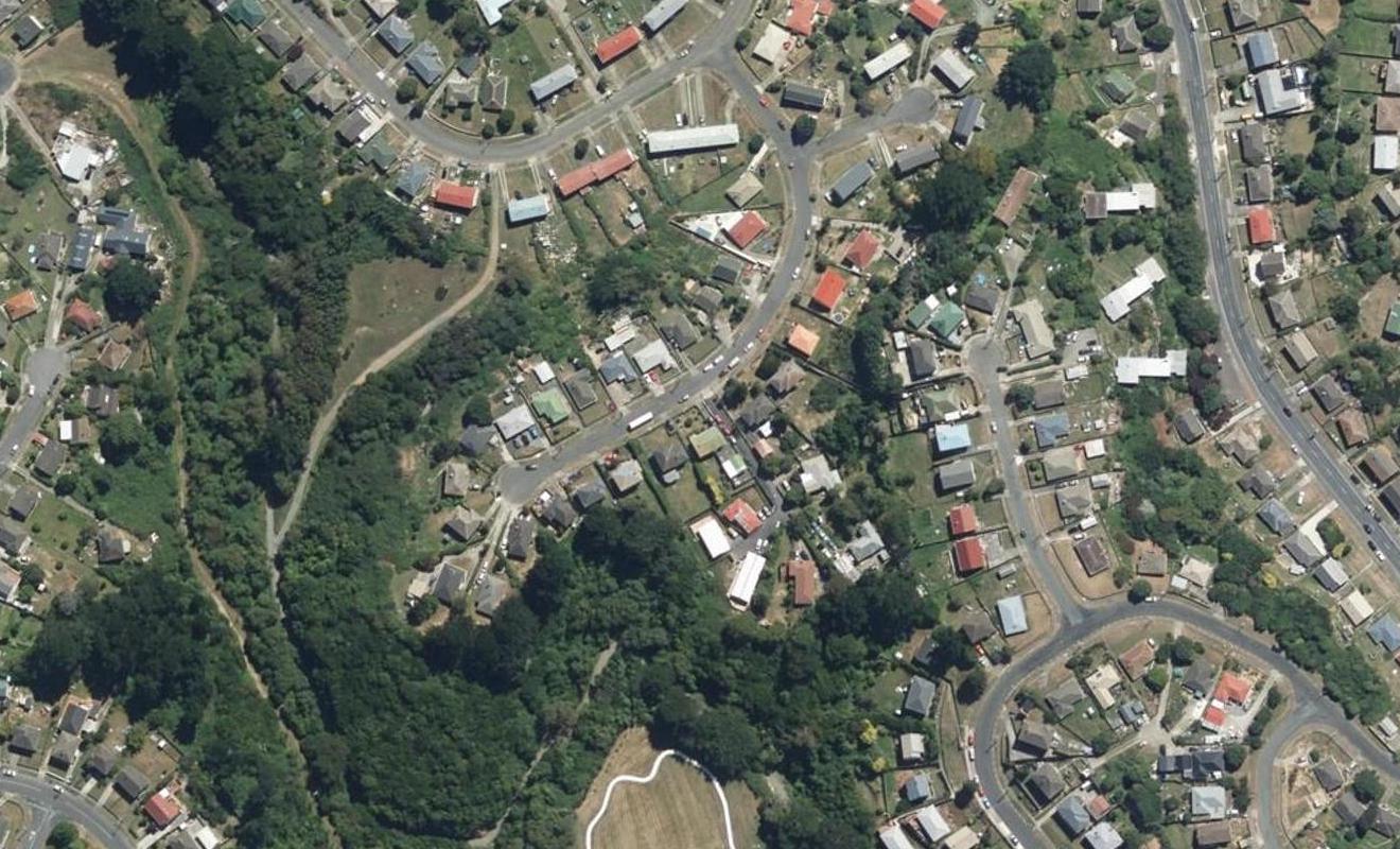25 Dorset Grove, Cannons Creek, Porirua - Carousel 1