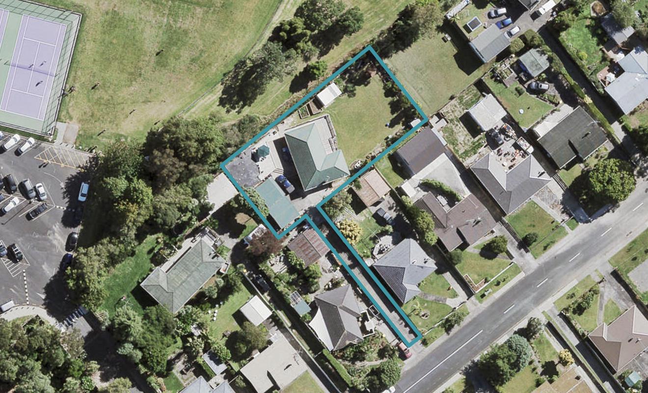 44 Hilling Street, Titirangi, Auckland - Carousel 1