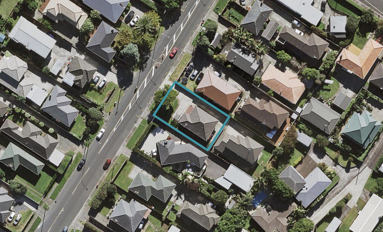 50 Hayr Road, Three Kings, Auckland - Carousel 1