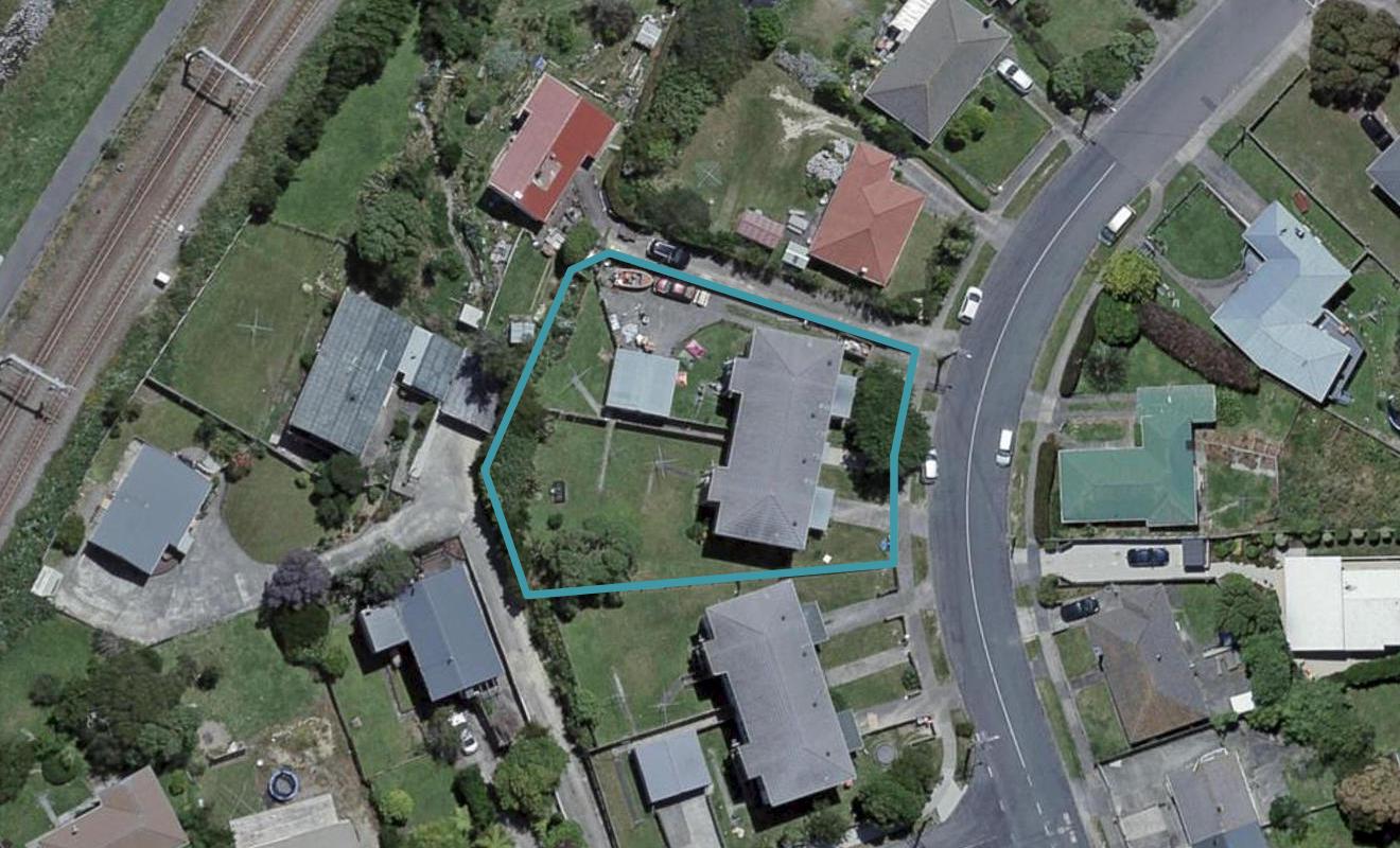 47 Bell Street, Tawa, Wellington - Carousel 1