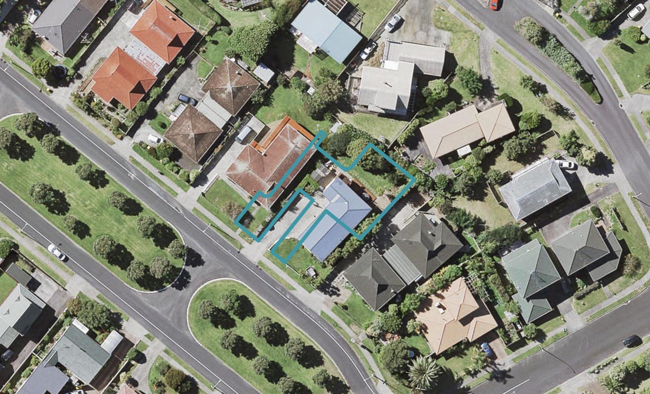 2/62 Highland Park Drive, Highland Park, Auckland - Carousel 1