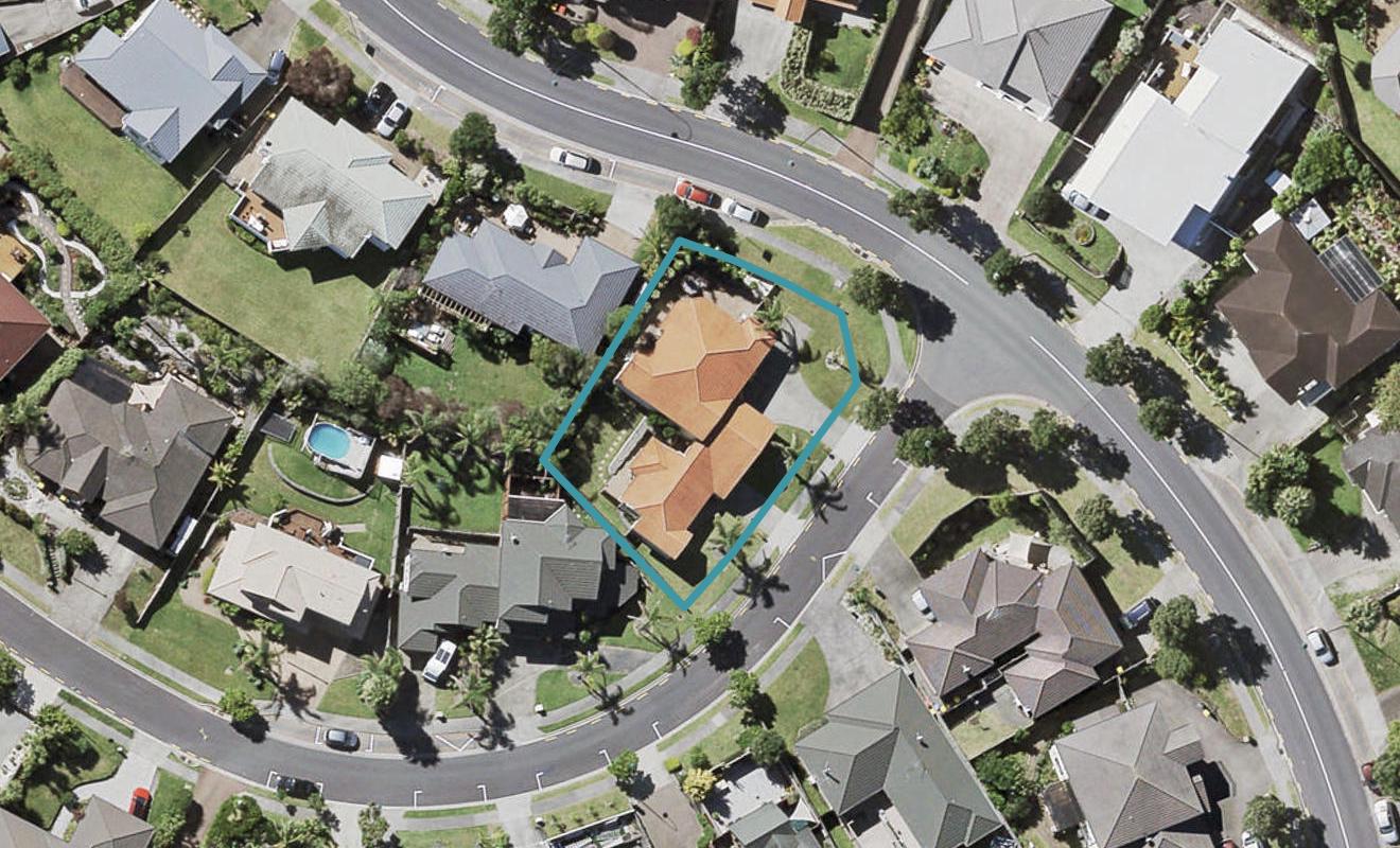 9 Graham Collins Drive, Windsor Park, Auckland - Carousel 1